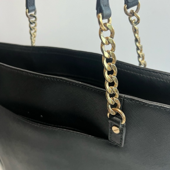 MICHAEL KORS Medium CHAIN LOGO
SHOULDER BAG - Picture 13 of 15